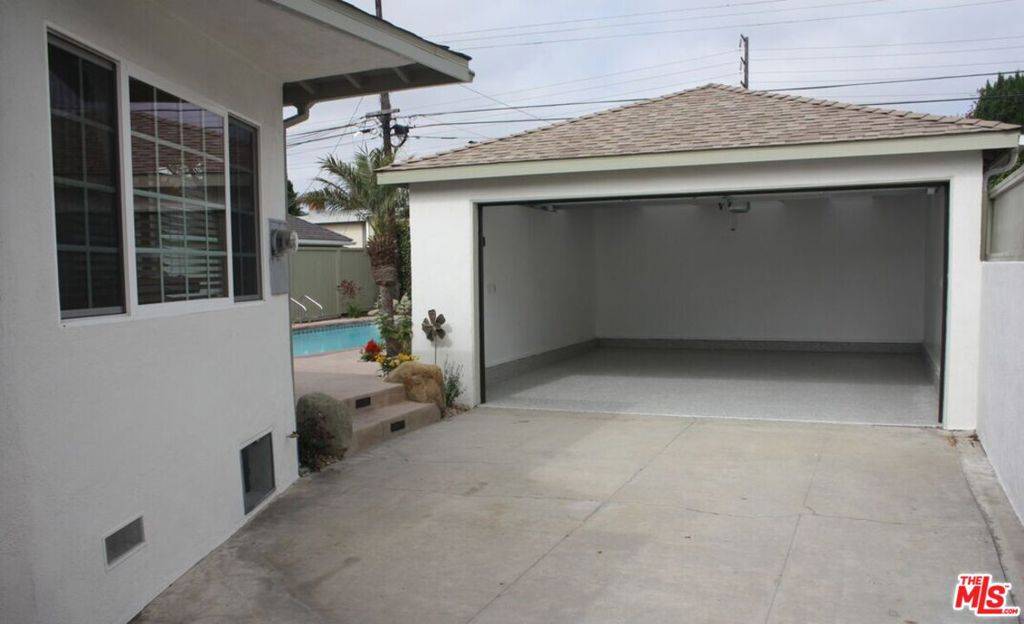 Los Angeles, CA 90045,7120 Alverstone AVE