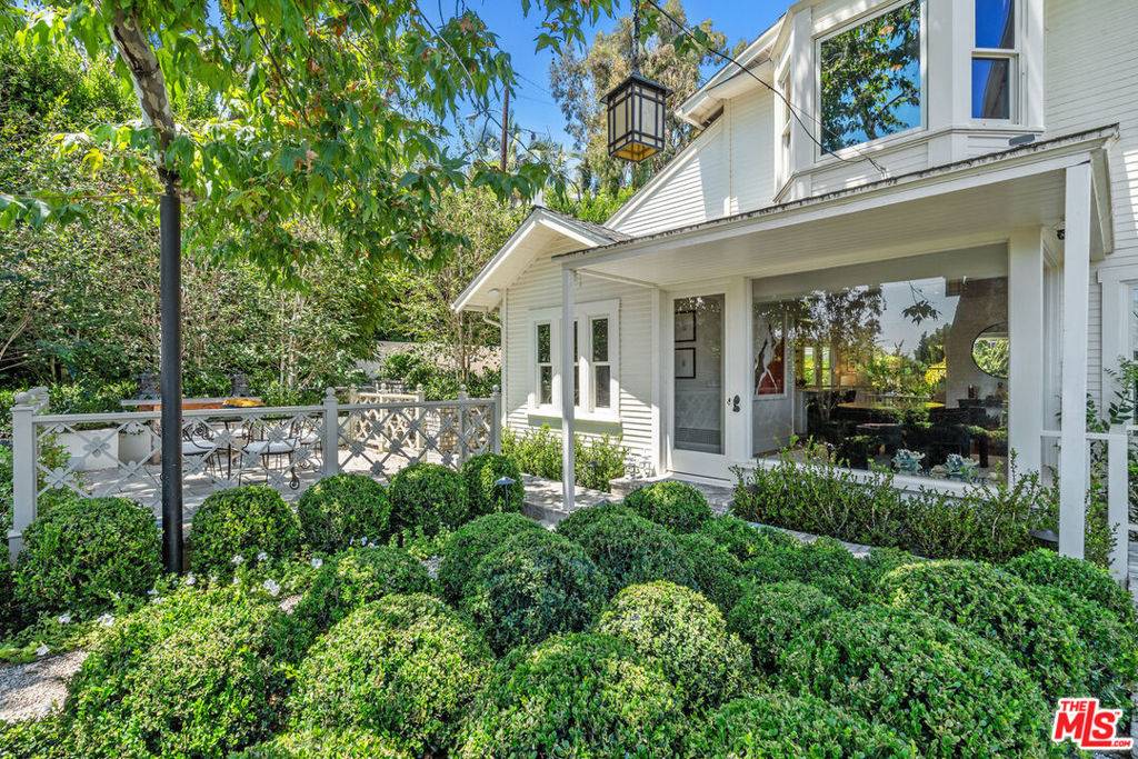 Los Angeles, CA 90069,1231 Hilldale AVE