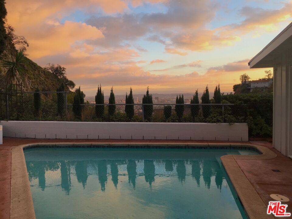 Los Angeles, CA 90069,1676 Marmont AVE
