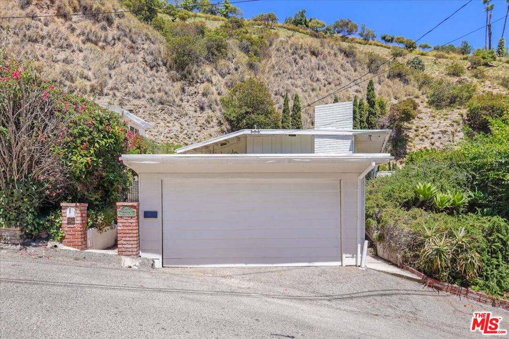 Los Angeles, CA 90069,1676 Marmont AVE