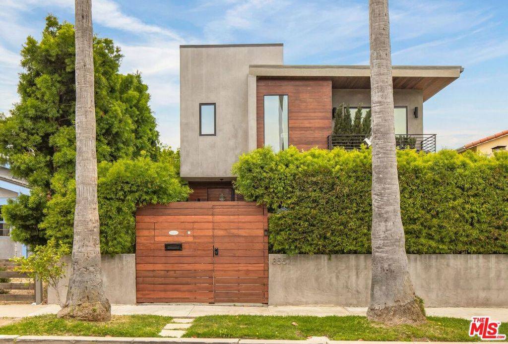Los Angeles, CA 90066,3557 Ashwood AVE