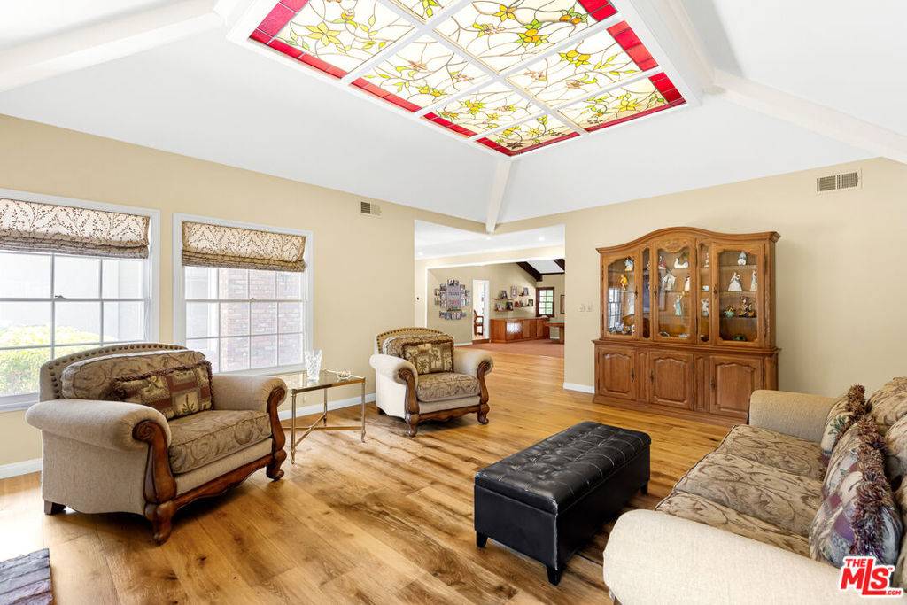 Encino, CA 91316,17341 Cumpston ST