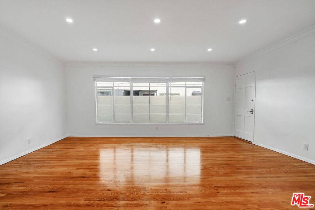 Beverly Hills, CA 90212,476 S Roxbury DR