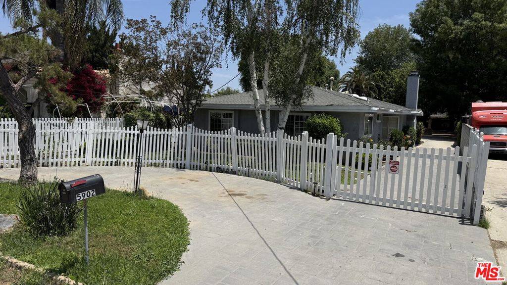 Tarzana, CA 91356,5902 Calvin AVE