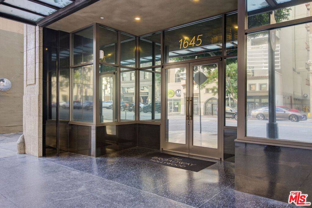 Los Angeles, CA 90028,1645 N Vine ST #706