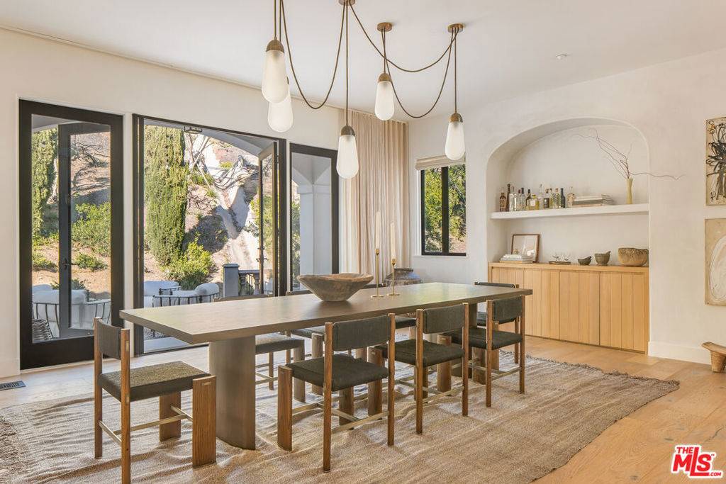 Pacific Palisades, CA 90272,16875 Calle De Sarah