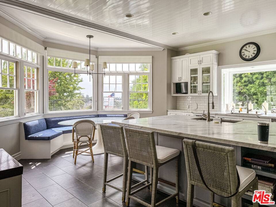 Pacific Palisades, CA 90272,928 El Medio AVE