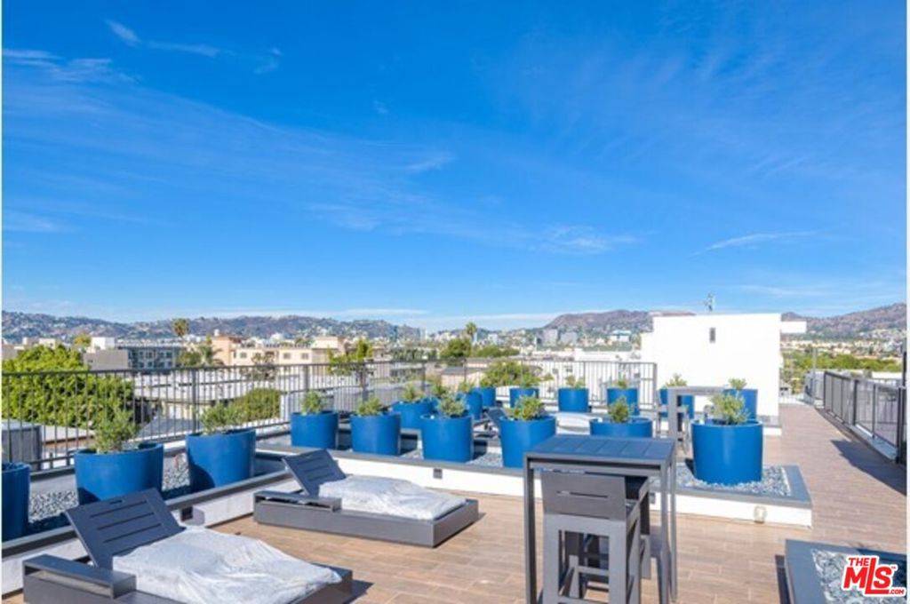 Los Angeles, CA 90004,4909 Rosewood AVE #307