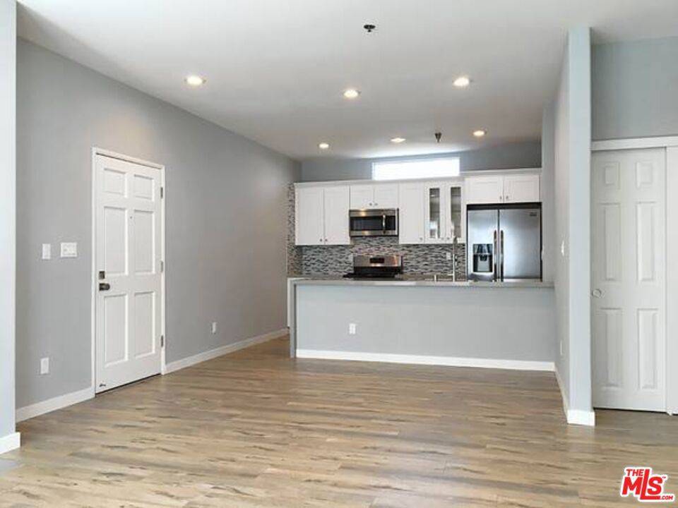 Los Angeles, CA 90025,10560 SANTA MONICA #105