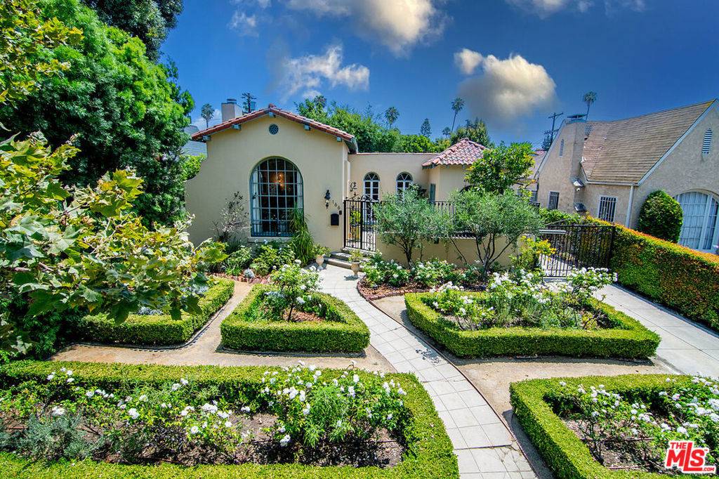 Los Angeles, CA 90036,166 N Citrus AVE