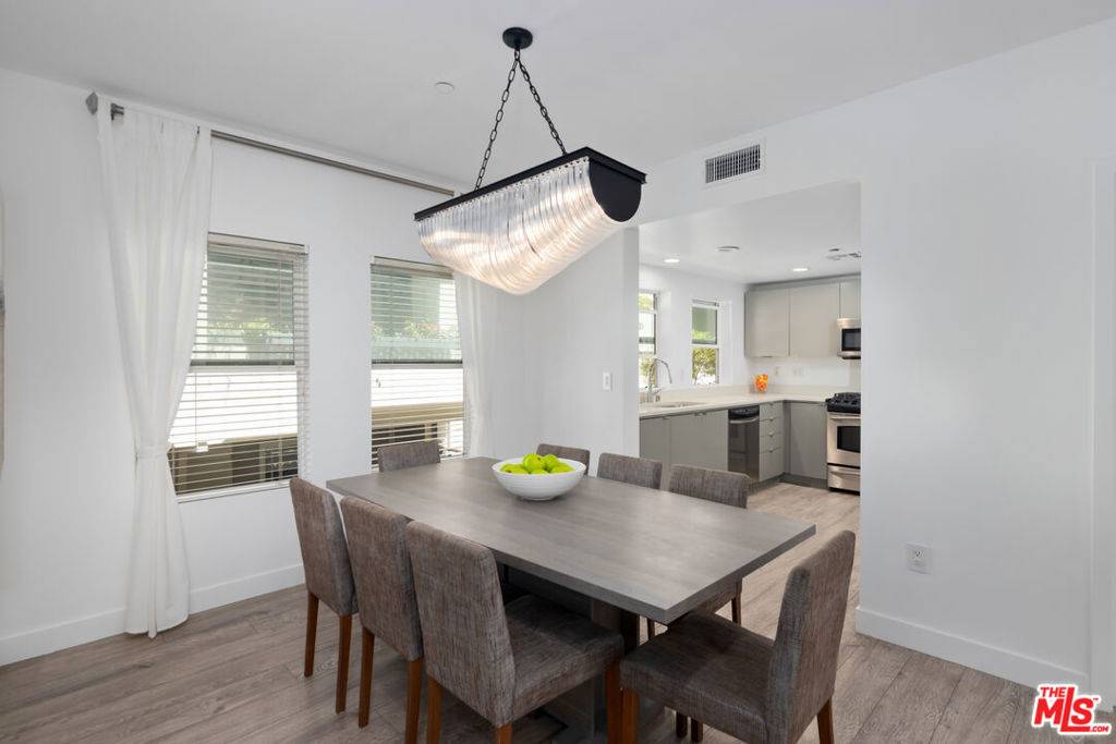 West Hollywood, CA 90046,1420 N Laurel AVE #201