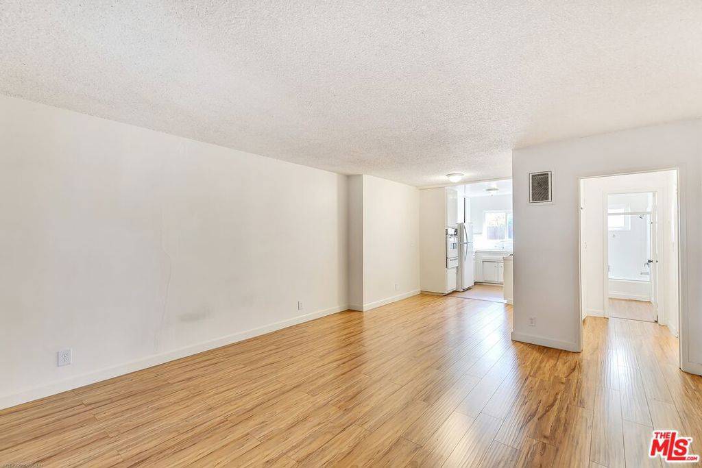 Los Angeles, CA 90064,2332 S Beverly Glen BLVD #2