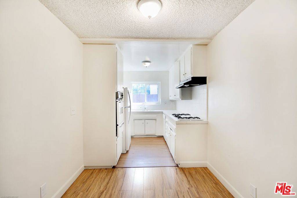 Los Angeles, CA 90064,2332 S Beverly Glen BLVD #2