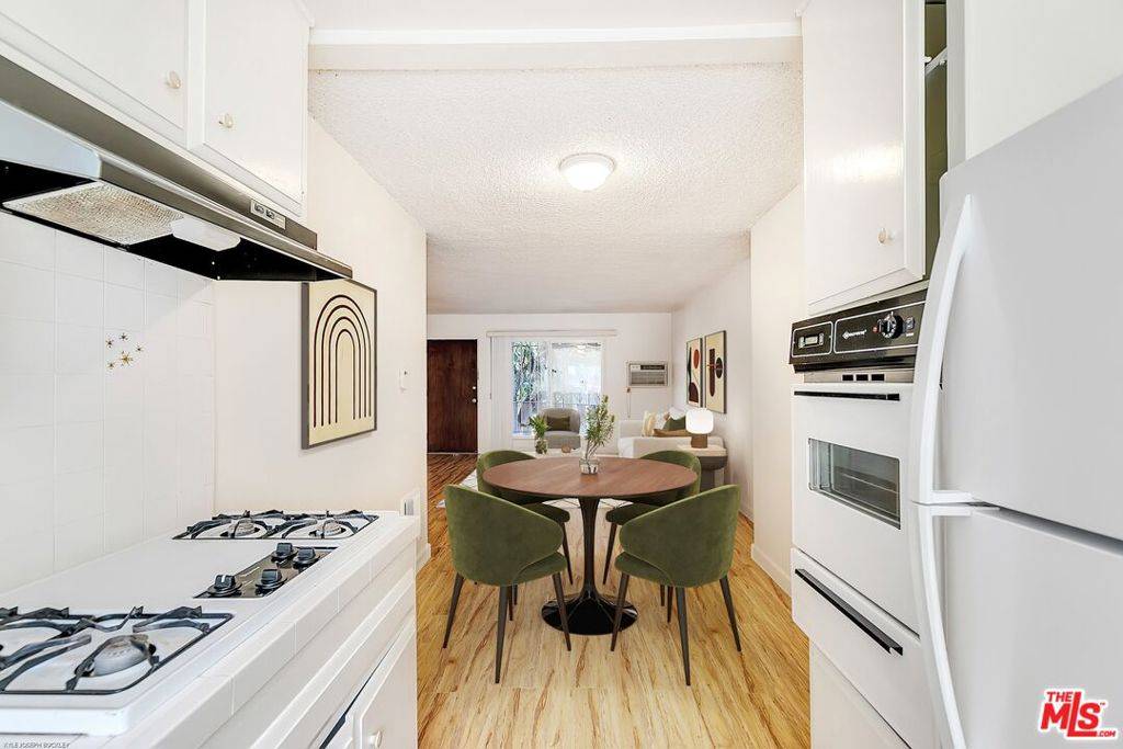 Los Angeles, CA 90064,2332 S Beverly Glen BLVD #2