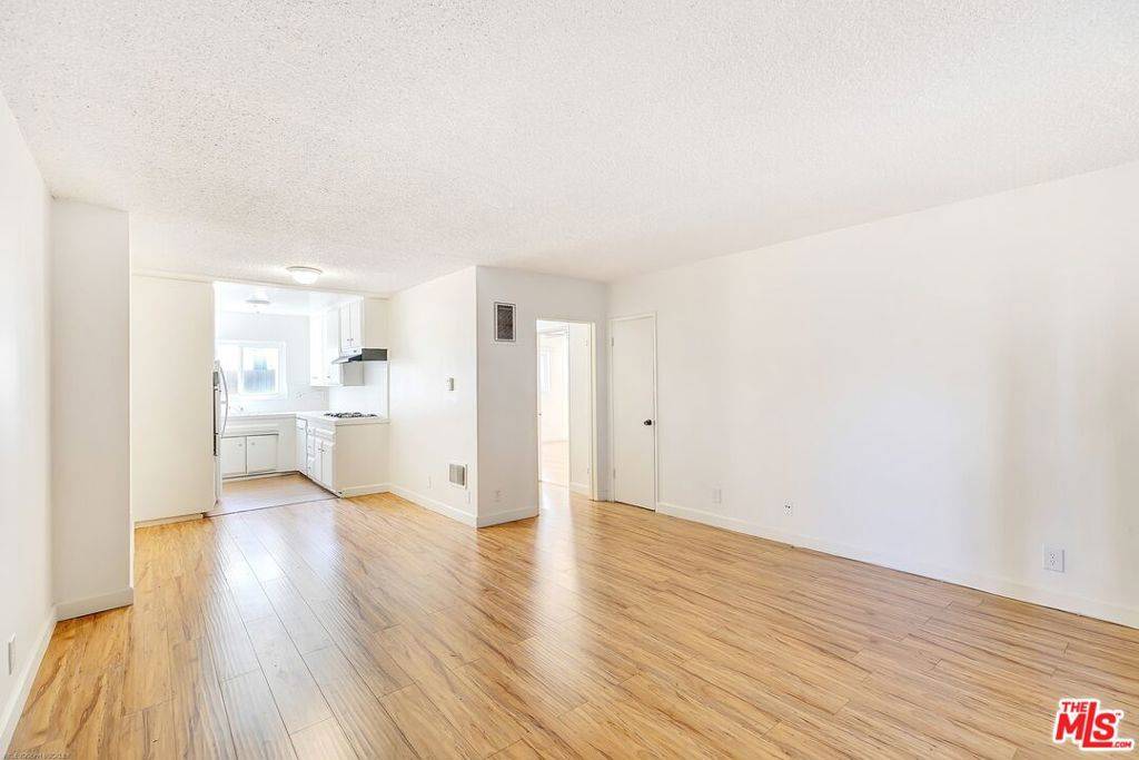 Los Angeles, CA 90064,2332 S Beverly Glen BLVD #2