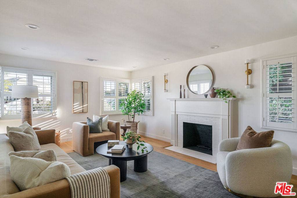 Los Angeles, CA 90043,4405 Springdale DR