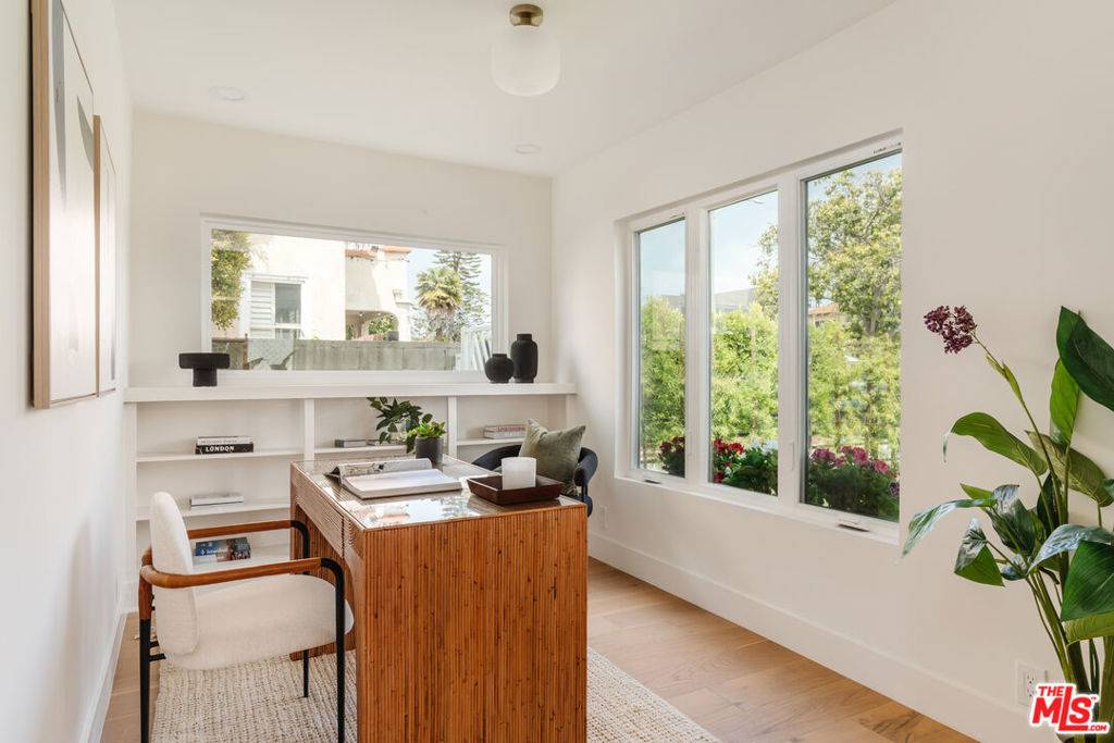 Los Angeles, CA 90016,2221 Virginia RD