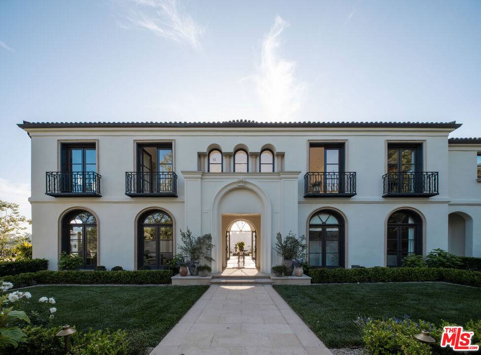 Los Angeles, CA 90049,12833 Chalon RD