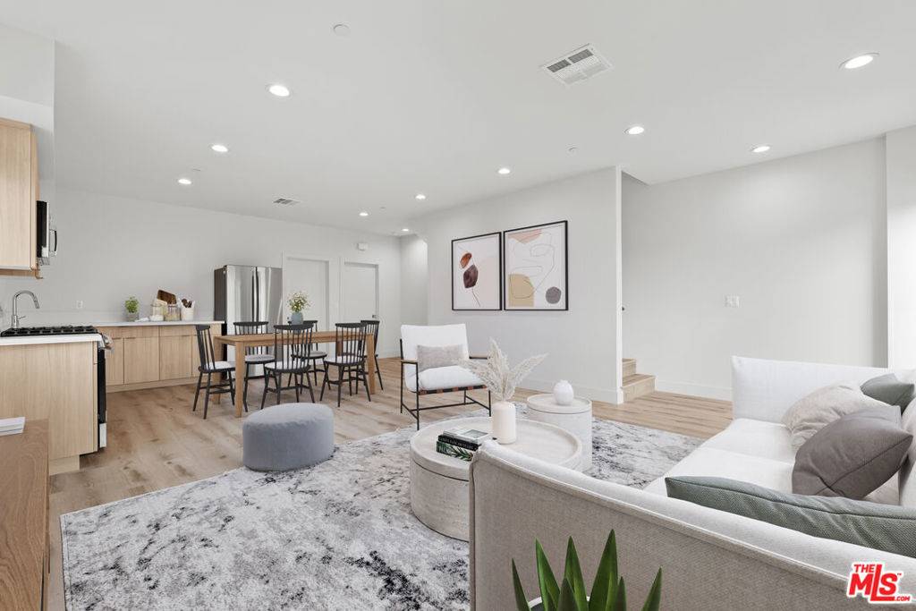 North Hollywood, CA 91605,6941 1/2 Simpson AVE