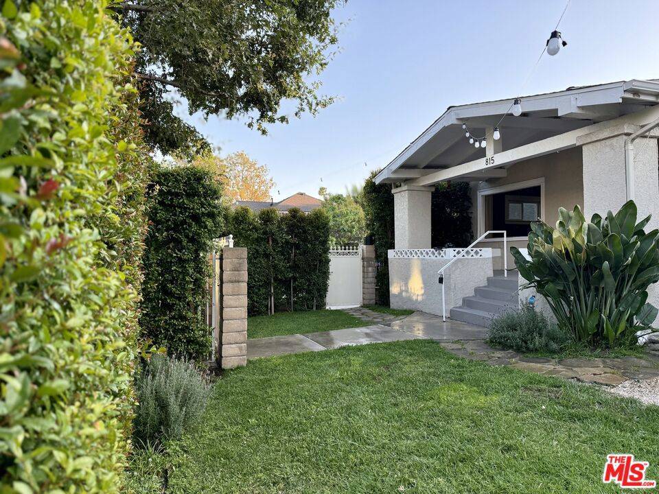 Los Angeles, CA 90029,815 N Hobart BLVD
