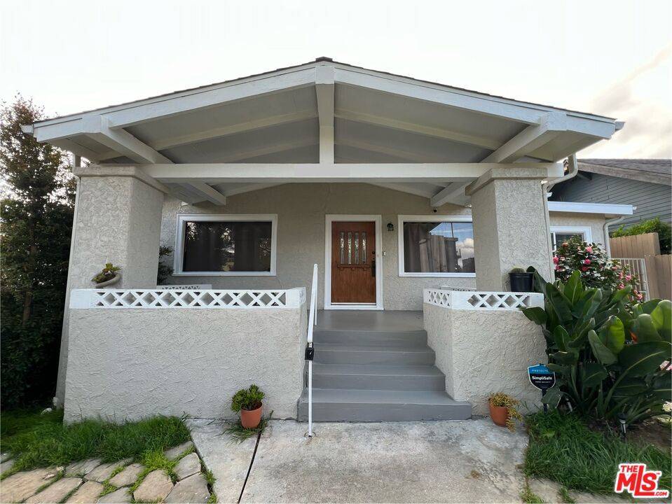 Los Angeles, CA 90029,815 N Hobart BLVD