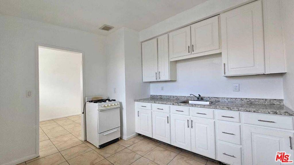 Desert Hot Springs, CA 92240,66327 7th ST #4
