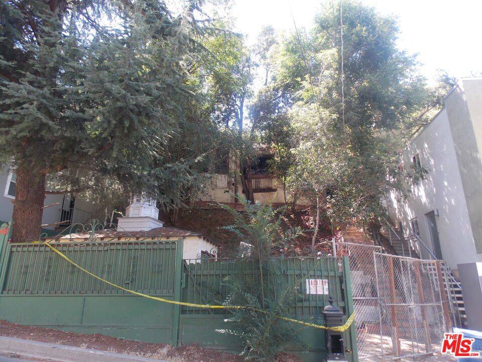 Los Angeles, CA 90046,8551 Lookout Mountain AVE