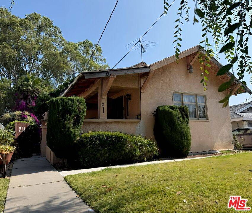 Los Angeles, CA 90061,211 W 127th ST