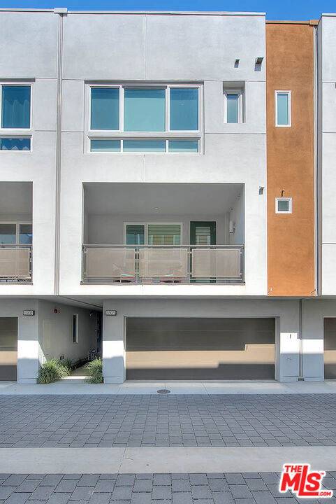 Los Angeles, CA 90038,6906 N Tierno LN