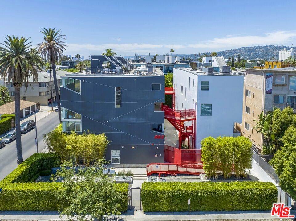 Los Angeles, CA 90038,803 N. Wilcox AVE ##5