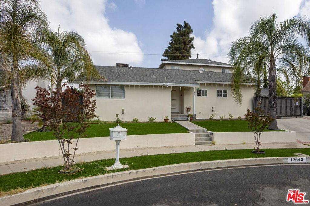 North Hollywood, CA 91605,12643 Elkwood ST