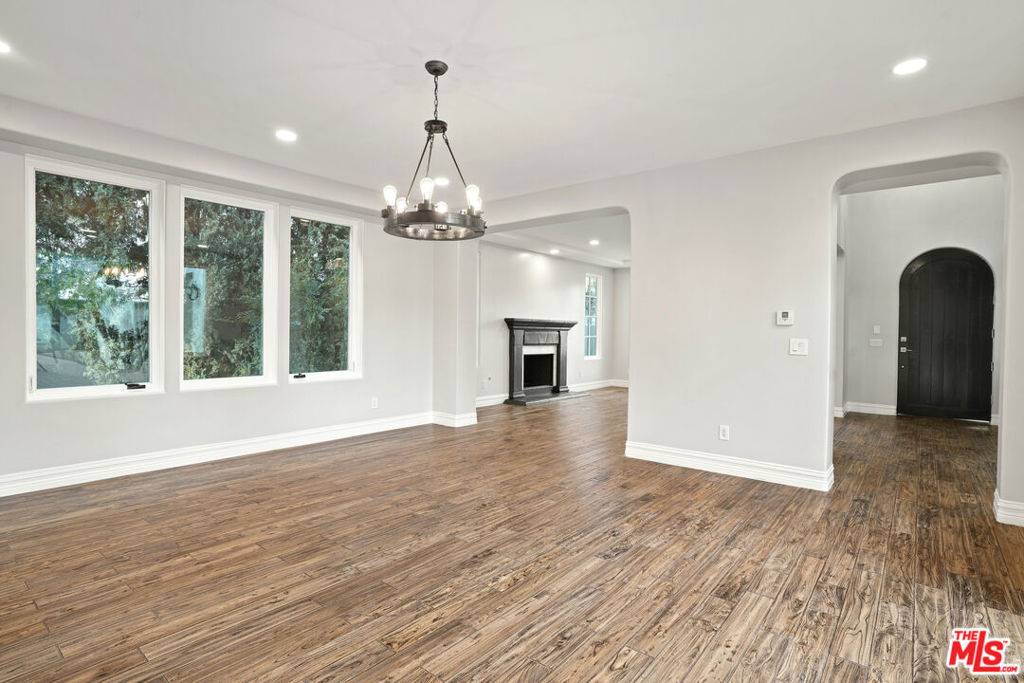 Encino, CA 91316,5309 Louise AVE