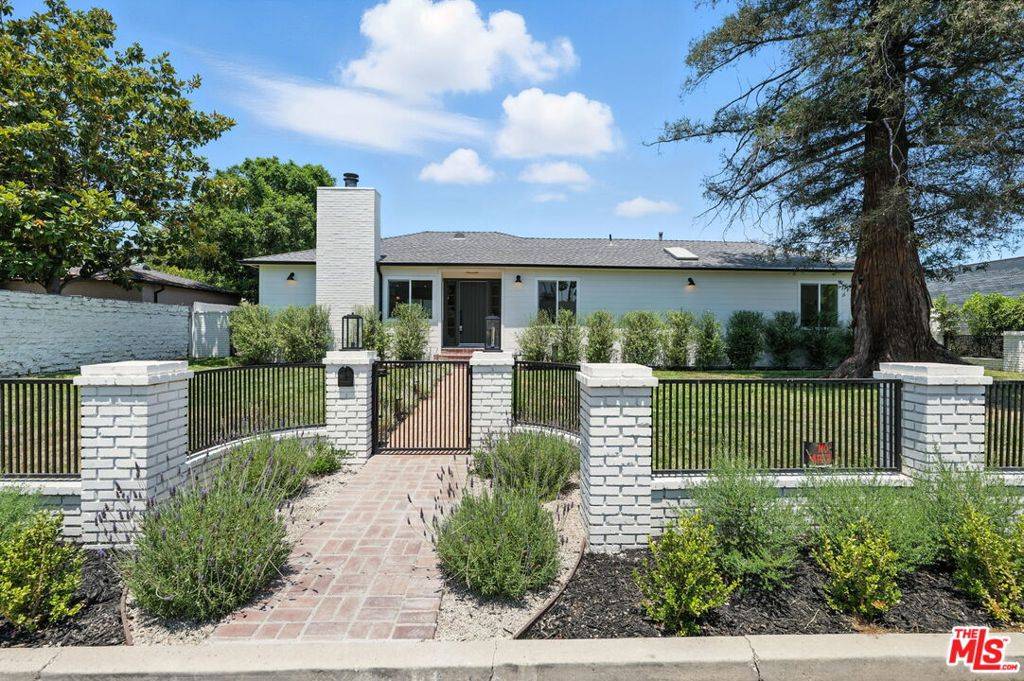 Encino, CA 91436,15727 Hartsook ST