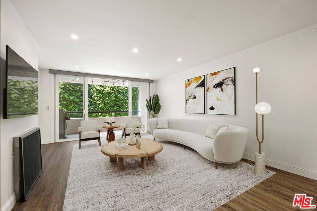 West Hollywood, CA 90069,8535 W West Knoll DR #208