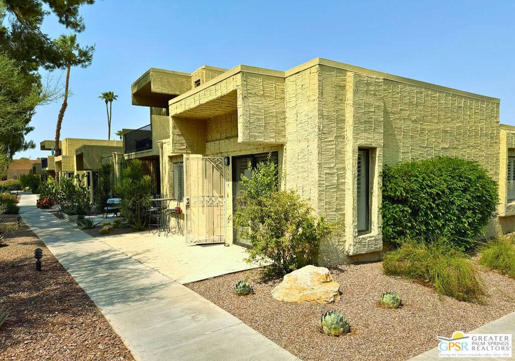 Palm Springs, CA 92264,5304 Los Coyotes DR