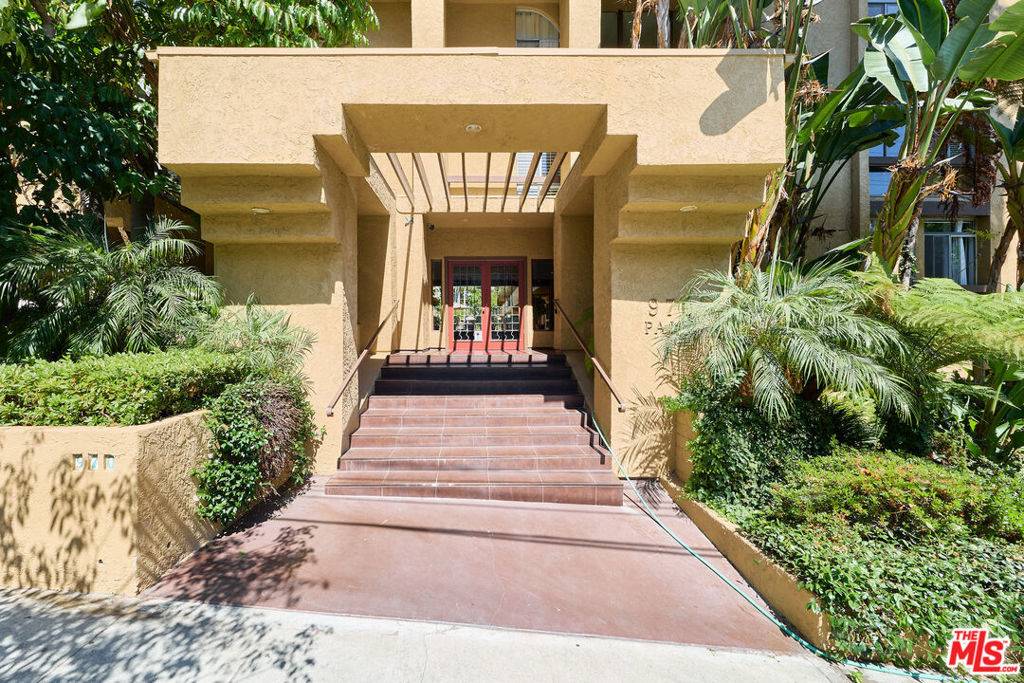West Hollywood, CA 90069,970 Palm AVE #221