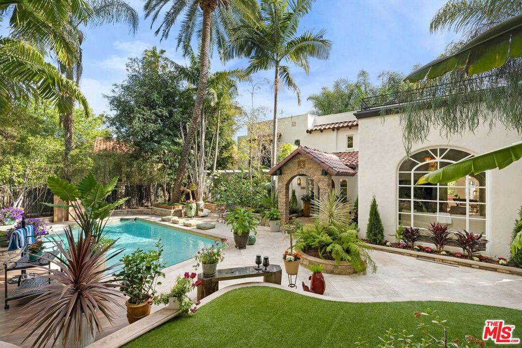 Los Angeles, CA 90068,2276 La Granada DR