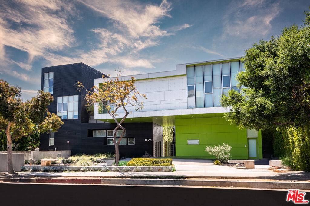 West Hollywood, CA 90069,825 N Kings RD #4