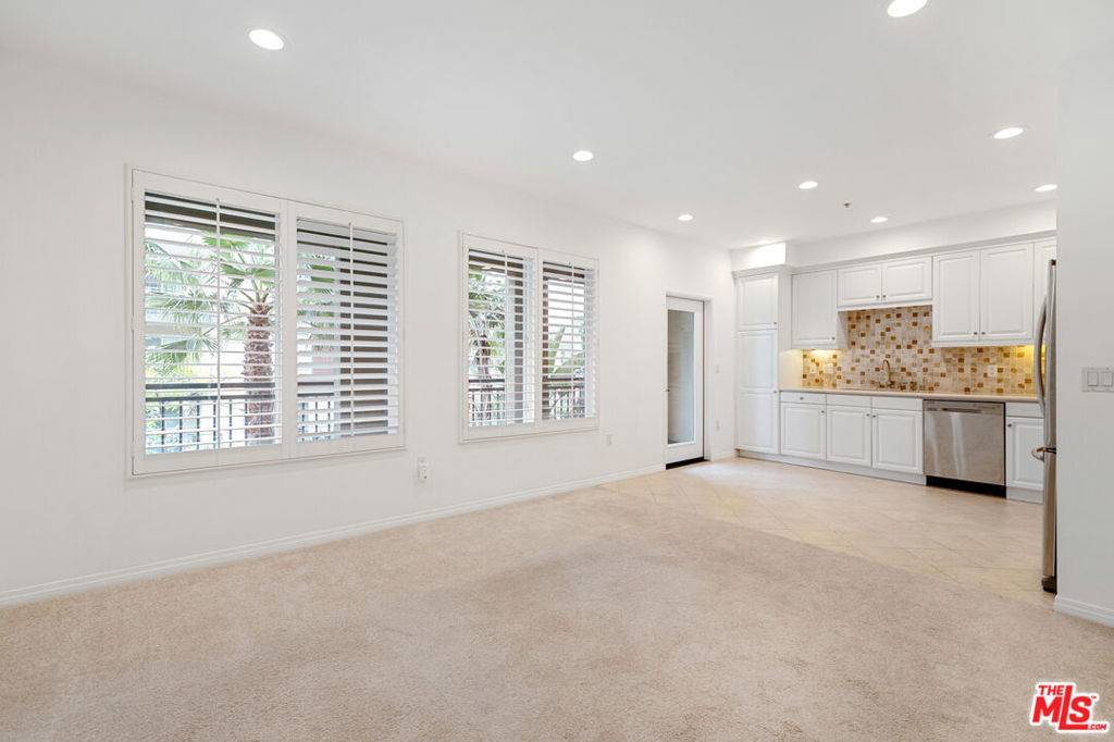 Playa Vista, CA 90094,6020 Seabluff DR #218