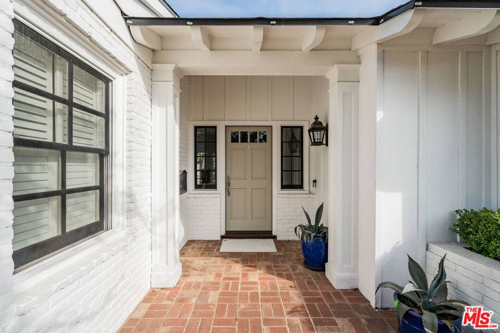 Pacific Palisades, CA 90272,548 Alma Real DR