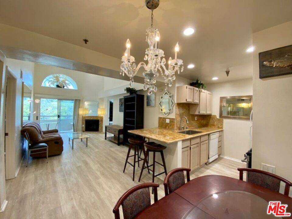 Los Angeles, CA 90024,10960 Ashton AVE #403