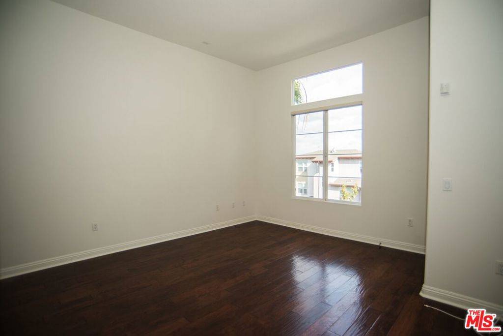 Playa Vista, CA 90094,5831 Seawalk DR #221
