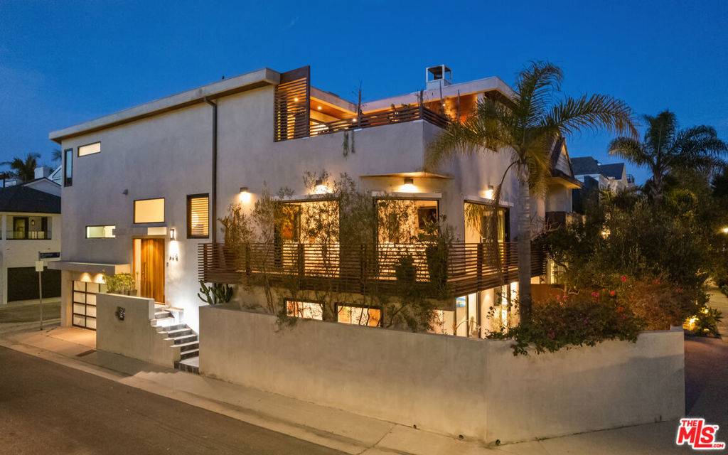 Marina Del Rey, CA 90292,4616 Roma CT