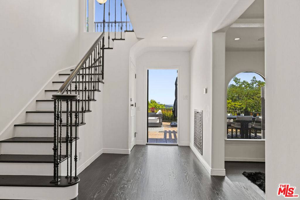West Hollywood, CA 90069,1348 Miller DR