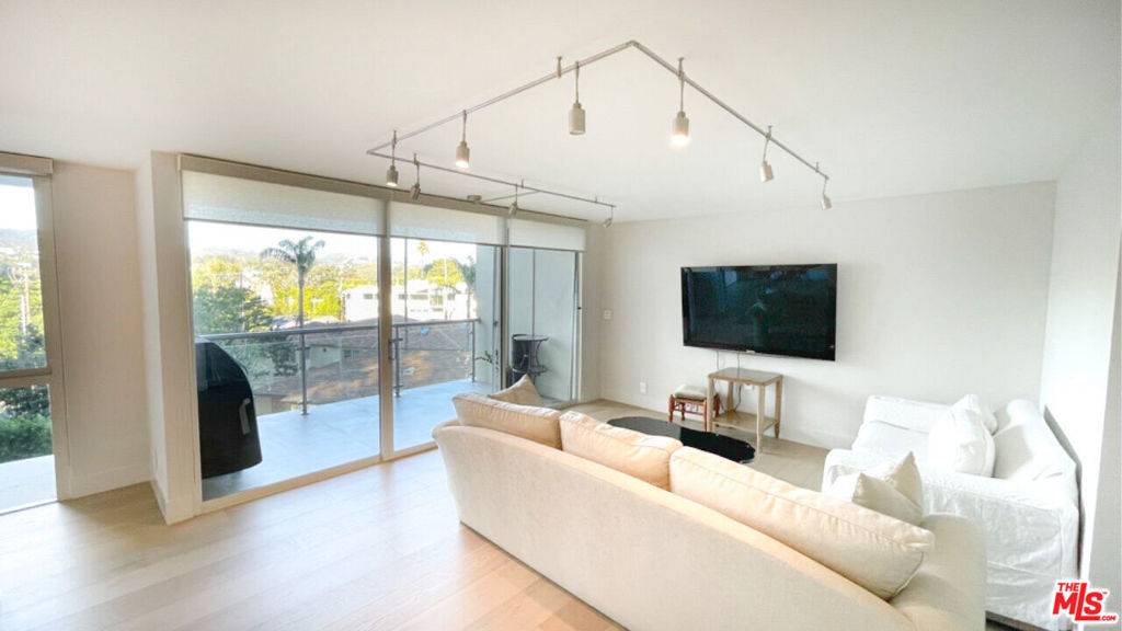 Santa Monica, CA 90402,201 Ocean AVE #610B