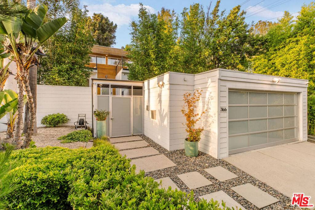 Los Angeles, CA 90049,366 N Kenter AVE