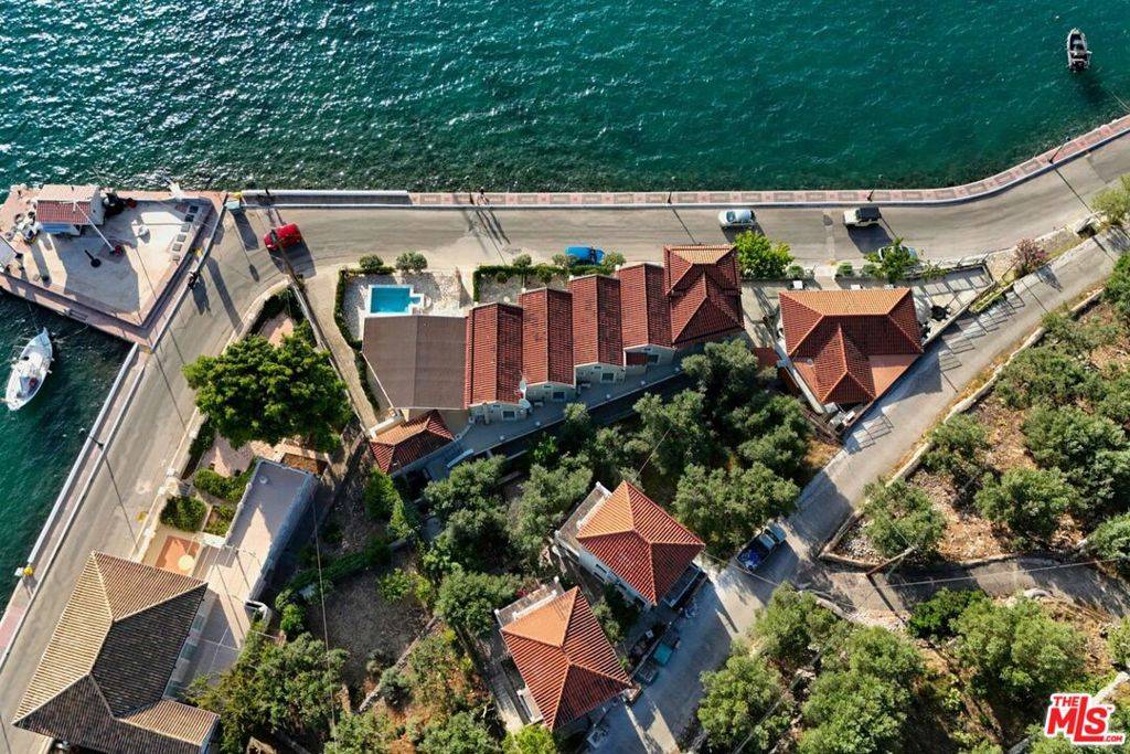 0,100 Ithaca