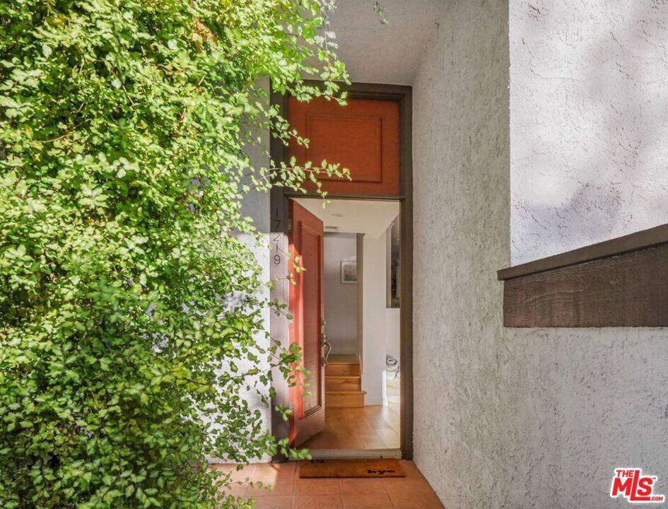 Pacific Palisades, CA 90272,17219 Palisades CIR