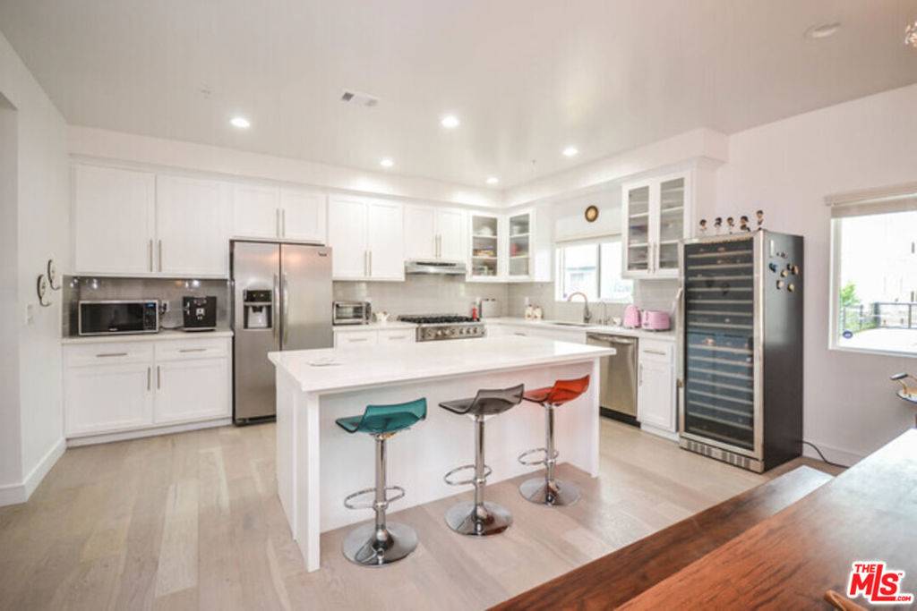 Los Angeles, CA 90019,4538 Abbey PL