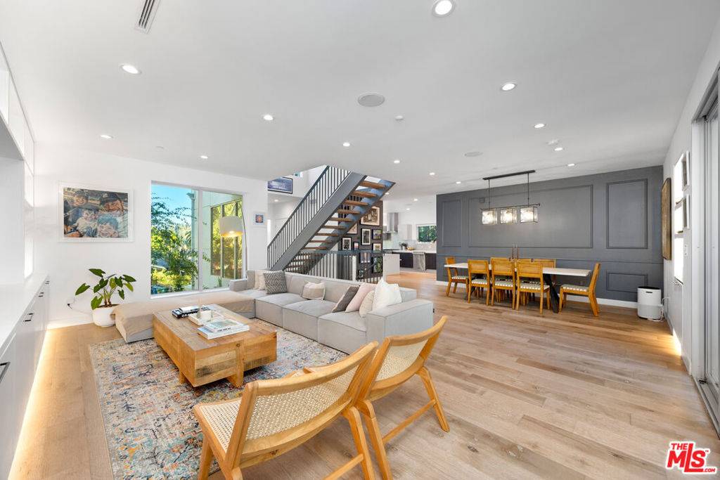 Los Angeles, CA 90068,6607 Cahuenga TER